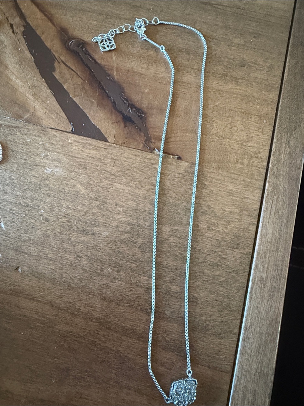 Kendra Scott silver drusy Pendant Necklace (like new)